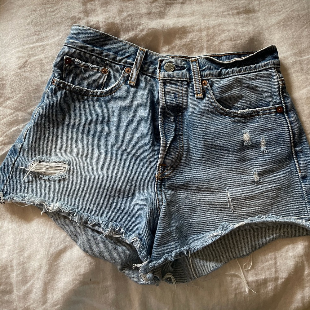 ❗️SOLD❗️Levis High Waisted Denim Shorts